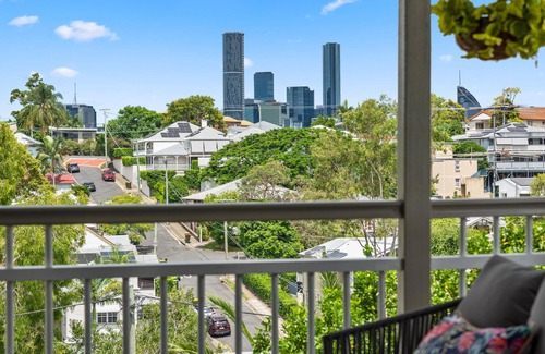 Paddington Maison | Paddo Central ~ 4Bed/2Bath/1Car/CBD Views ~ House