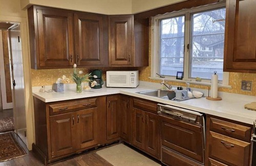 Ithaca Maison | Paddock House Natural Area Gem! Covered parking. Fenced yard. Access Ramp. Peace