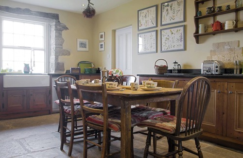 Skipton Maison | Pair of stunning cottages sleeping 14 with free breakfast