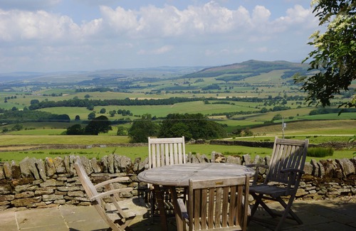Skipton Maison | Pair of stunning cottages sleeping 14 with free breakfast