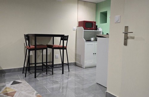 Bondy Appartement | Paisible Studio. Proche de tout commerces, services et transports.