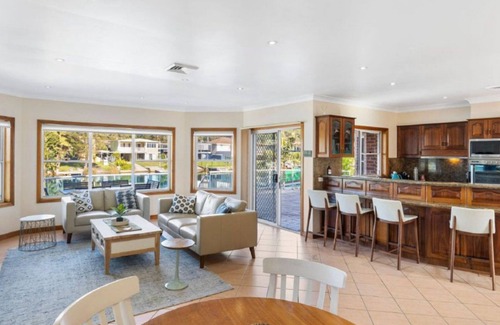 Sussex Inlet Maison | Palatial Multi family Waterfront
