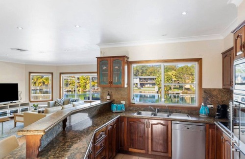 Sussex Inlet Maison | Palatial Multi family Waterfront