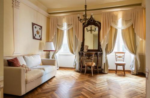 Sarzana Maison | Palazzo Lari Sarzana