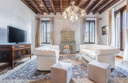 San Polo Villa | Palazzo Perla - Three Bedroom Villa, Sleeps 6