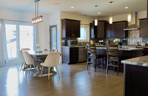 Omaha Maison | Palisades Paradise Sleeps 15 Firepit Golf Games and Good Eats