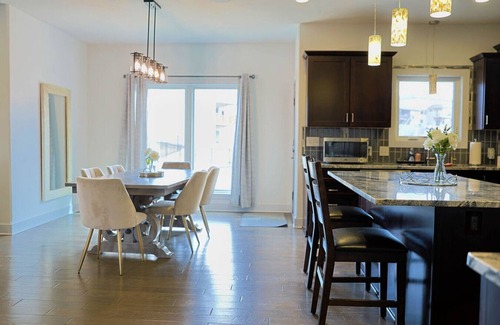 Omaha Maison | Palisades Paradise Sleeps 15 Firepit Golf Games and Good Eats
