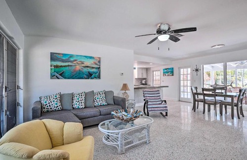 Palm City Maison | Palm City Canalfront Home with Boat Dock and Fire Pit!