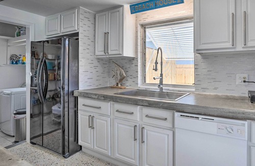 Palm City Maison | Palm City Canalfront Home w/ Boat Dock & Fire Pit!