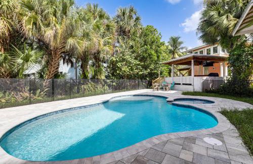 Palm City Maison | Palm City Home with Pool and Florida Room - Near Golf