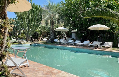 Panza Appartement | "Palm Cottage" with garden, swimming pool and spa hot tub