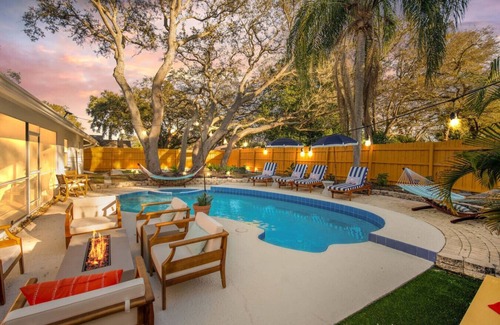 Palm Harbor Maison | Palm Harbor Resort |Theater Bowling Putt Putt Pool