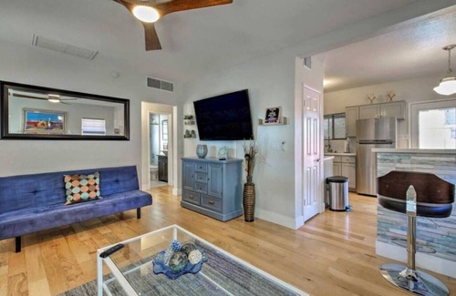 Coronado Maison | Palm house · Phoenix Home w/renovated Pool & String Lights