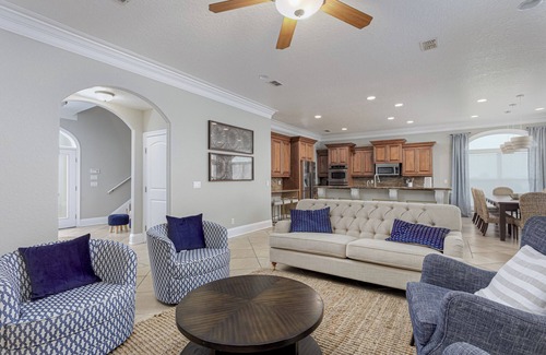 Villa Segunda Maison | 🌴Palm Palace🌴Sleeps 30 w/ Elevator | Private Pool | Game Room | Pet Friendly
