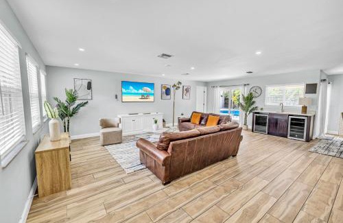 Tropic Palms Maison | Palm Paradise Retreat Heated Pool East Delray
