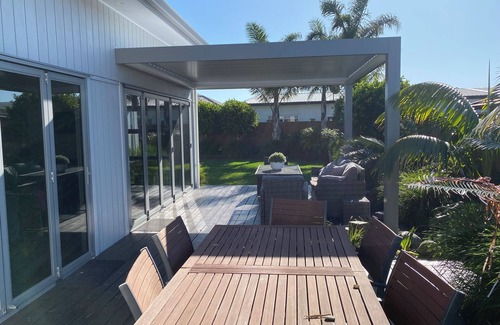 Papamoa Beach Maison | Palm Springs, Papamoa Paradise.