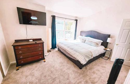 Palmer Lake Maison | Palmer Lake near AF Academy Pet Friendly King Bed 4 TVs