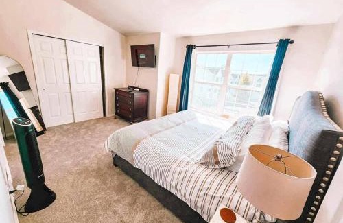 Palmer Lake Maison | Palmer Lake near AF Academy Pet Friendly King Bed 4 TVs