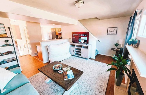 Palmer Lake Maison | Palmer Lake near AF Academy Pet Friendly King Bed 4 TVs