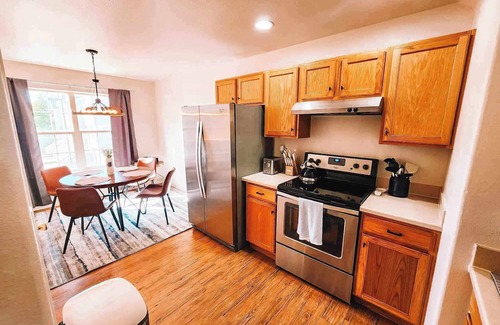 Palmer Lake Maison | Palmer Lake near AF Academy Pet Friendly King Bed 4 TVs