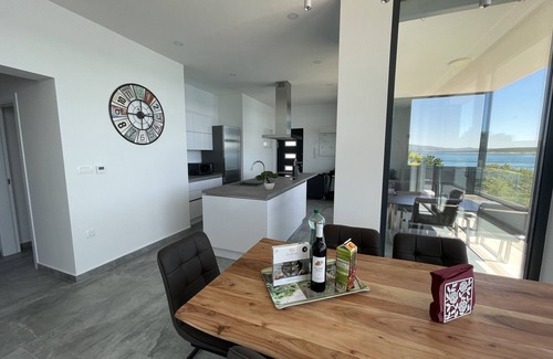 Maslenica Appartement | Palms & Beach Maslenica - right by the sea with jetty