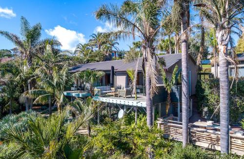 Surfdale Maison | Palms on Kennedy Point - Stay Waiheke
