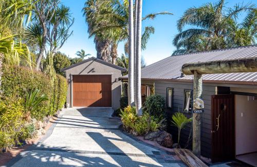 Surfdale Maison | Palms on Kennedy Point - Stay Waiheke