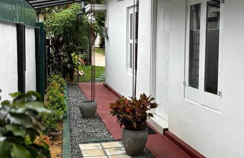 Kochchikade Appartement | Palmwood Cottages Double Bed Room with Kitchen