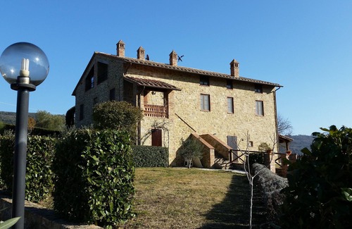 Panicale Copropriété | Panicale - Appartement dans une ancienne ferme, campagne au calme, piscine, vue sur le lac.