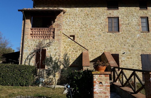 Panicale Copropriété | Panicale - Appartement dans une ancienne ferme, campagne au calme, piscine, vue sur le lac.