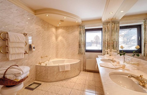 Bad Kleinkirchheim Maison | Panorama-suite 90 m² - Thermenwelt Hotel Pulverer