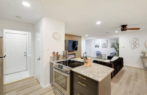 White Rock Hills Maison | Panoramic 4BR/3B Home with Pool, Grill, Sauna & Game Room