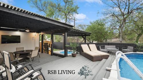 White Rock Hills Maison | Panoramic 4BR 3BA Holiday Home with Pool, Grill, Sauna & Game Room