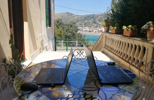 Agropoli Appartement | Panoramic apartment in villa on beach, in center