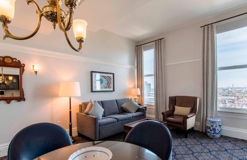 Downtown Boston Station Balnéaire | Panoramic Harbor Views from CustomHouse Observation Deck, 1-Bedroom Suite
