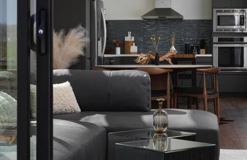 Panorama Heights Maison | Panoramic Heaven - Luxury Designer Property w Spa