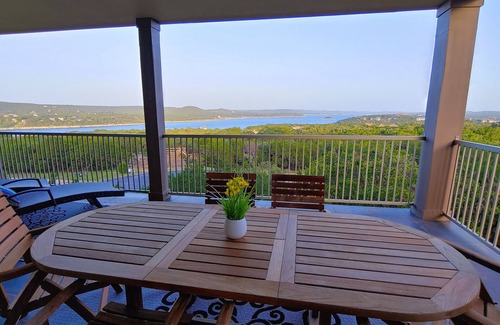 Jonestown Copropriété | Beautiful 3 bedroom with 3 bath condo overlooking Lake Travis