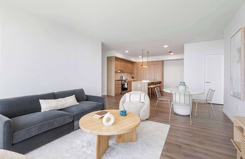 The Loop Appartement | Panoramic Lake Views: Premier Amenities for Groups