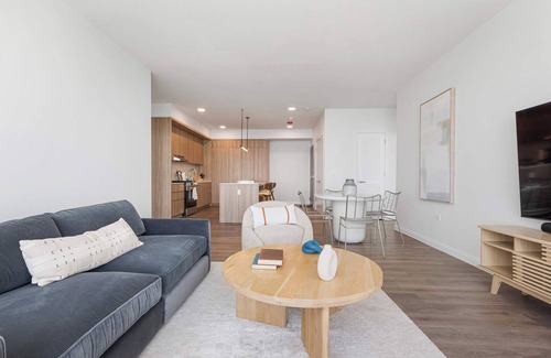 The Loop Appartement | Panoramic Lake Views: Premier Amenities for Groups