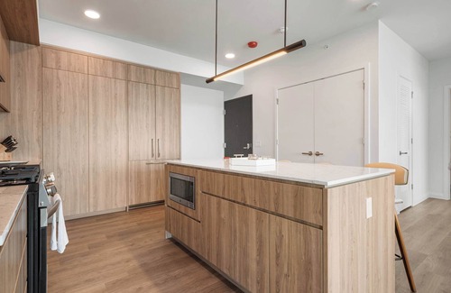 The Loop Appartement | Panoramic Lake Views: Premier Amenities for Groups