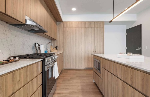 The Loop Appartement | Panoramic Lake Views: Premier Amenities for Groups
