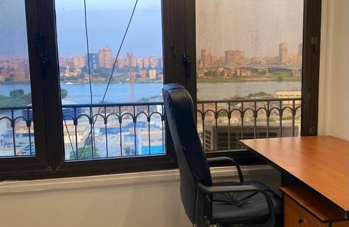 Giza Appartement | Panoramic Nile and pyramids view vintage apartment