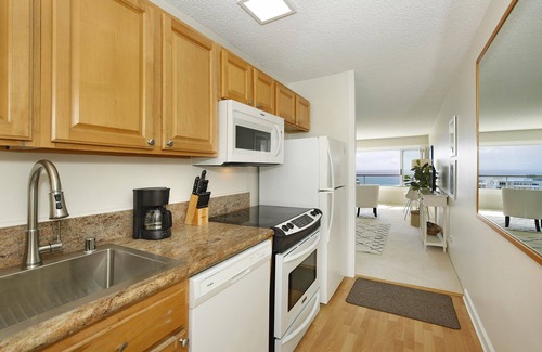 Diamond Head - Kapahulu - St. Louis Copropriété | 20th Floor, Quiet End of Waikiki, Beachfront with Diamond Head View!