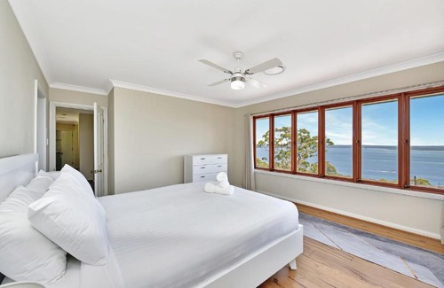 Nelson Bay Maison | Panoramic Oceanview Manor