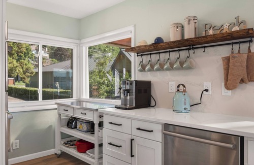 Retsil Maison | Panoramic Sea & Mt. View Retreat in Port Orchard