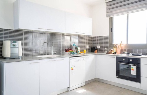 Nahariya Appartement | Terrific 4-bedroom Apartment Next to Achziv Beach