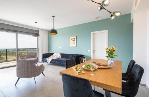 Nahariya Appartement | Panoramic Sea Views Coastal Escape by Sea N' Rent