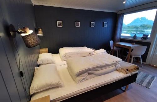 Ramberg Appartement | Panoramic seaview cabin for two persons by the sea