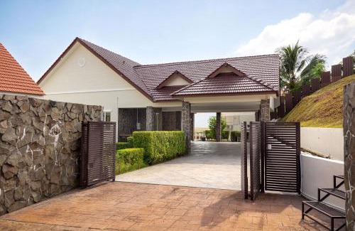 Tanjung Bungah Maison | Panoramic Seaview Holiday Home - Batu Ferringhi