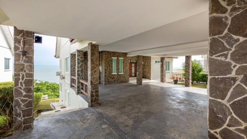 Tanjung Bungah Maison | Panoramic Seaview Holiday Home - Batu Ferringhi